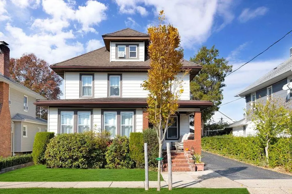 160 Garfield Avenue Mineola NY 11501