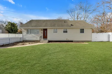 556 Macdonald Avenue Bellport NY 11713