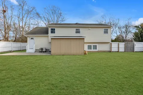 556 Macdonald Avenue Bellport NY 11713