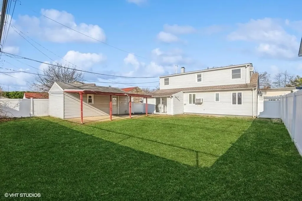 10 Reading Lane Bethpage NY 11714