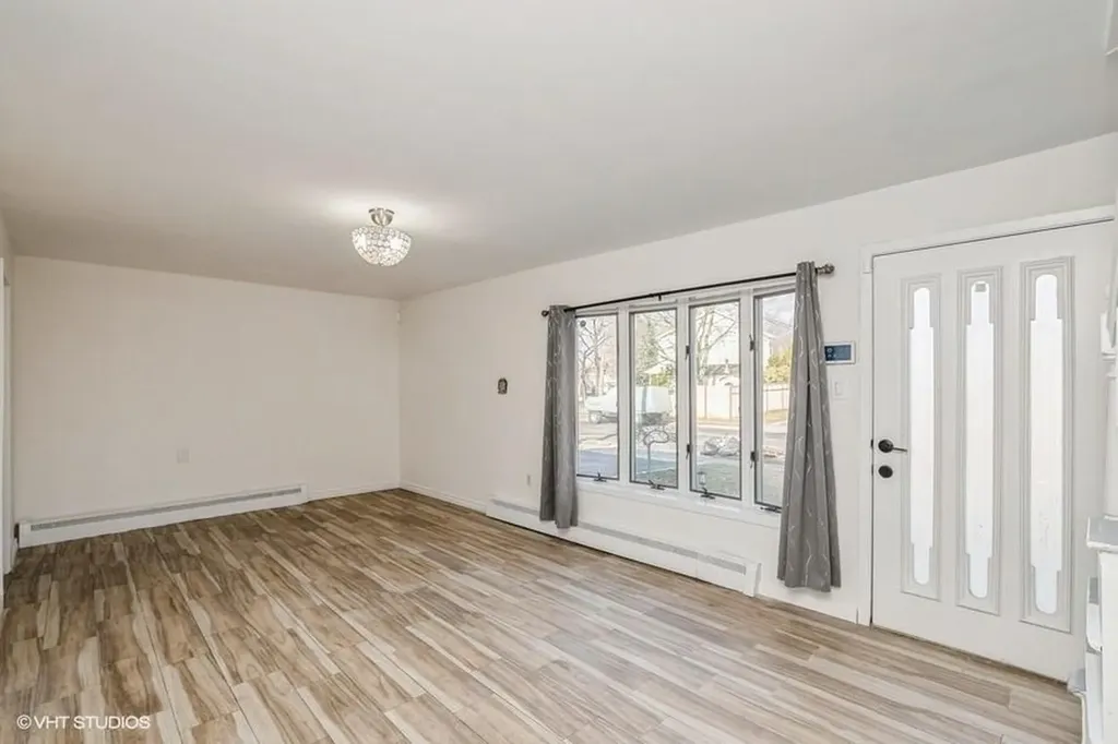 10 Reading Lane Bethpage NY 11714