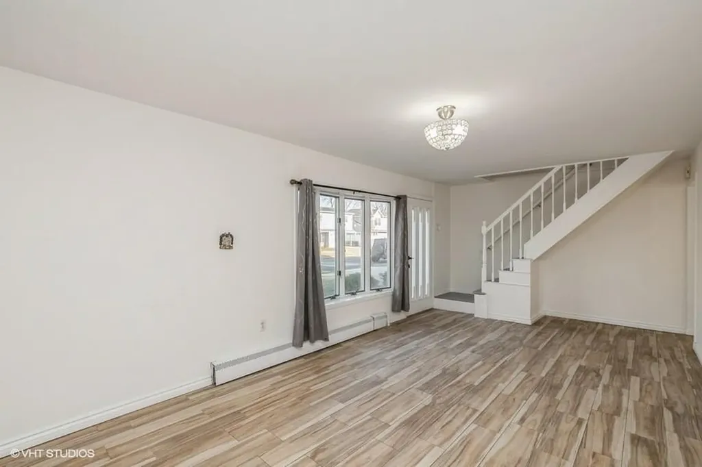 10 Reading Lane Bethpage NY 11714