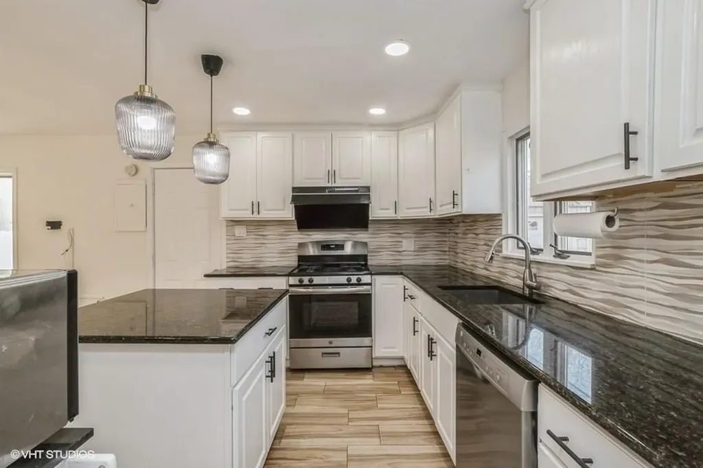 10 Reading Lane Bethpage NY 11714