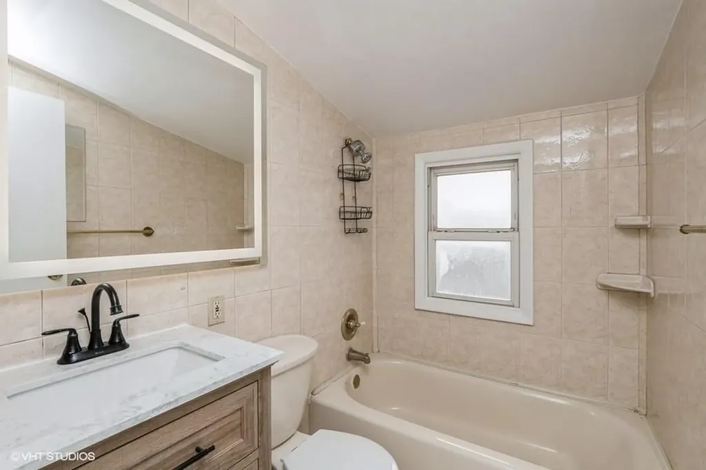 10 Reading Lane Bethpage NY 11714