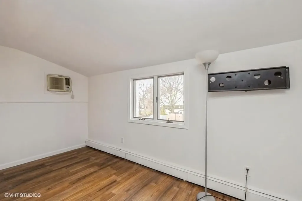10 Reading Lane Bethpage NY 11714