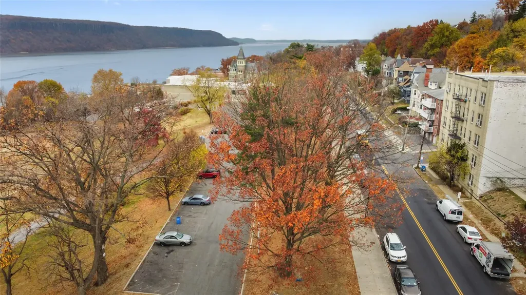 472 Warburton Avenue Yonkers NY 10701