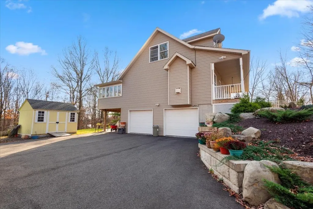 24 Fox Hill Road Wallkill NY 12589
