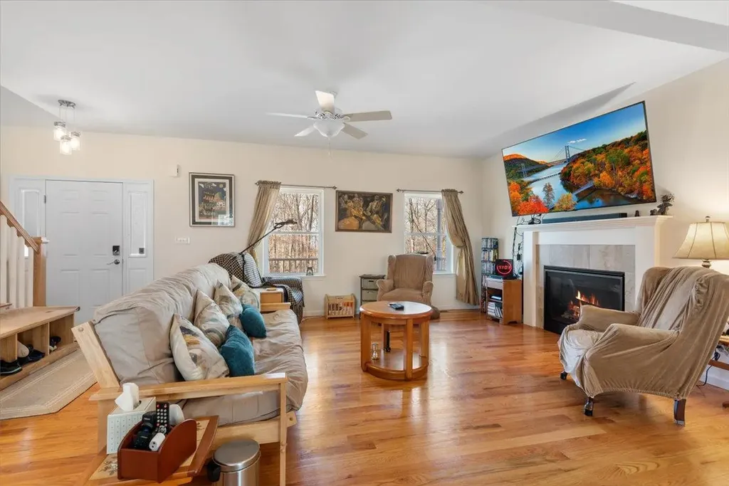 24 Fox Hill Road Wallkill NY 12589