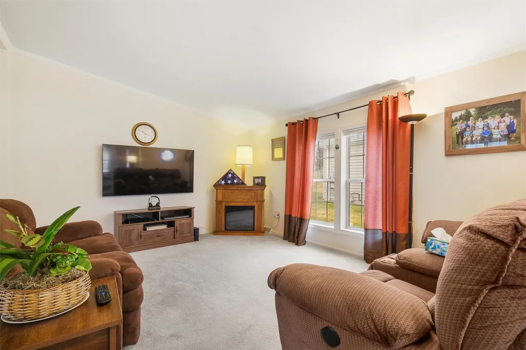 3 Palm Circle Poughkeepsie NY 12603