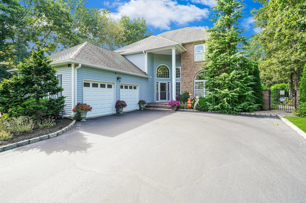 40 Independence Way Miller Place NY 11764