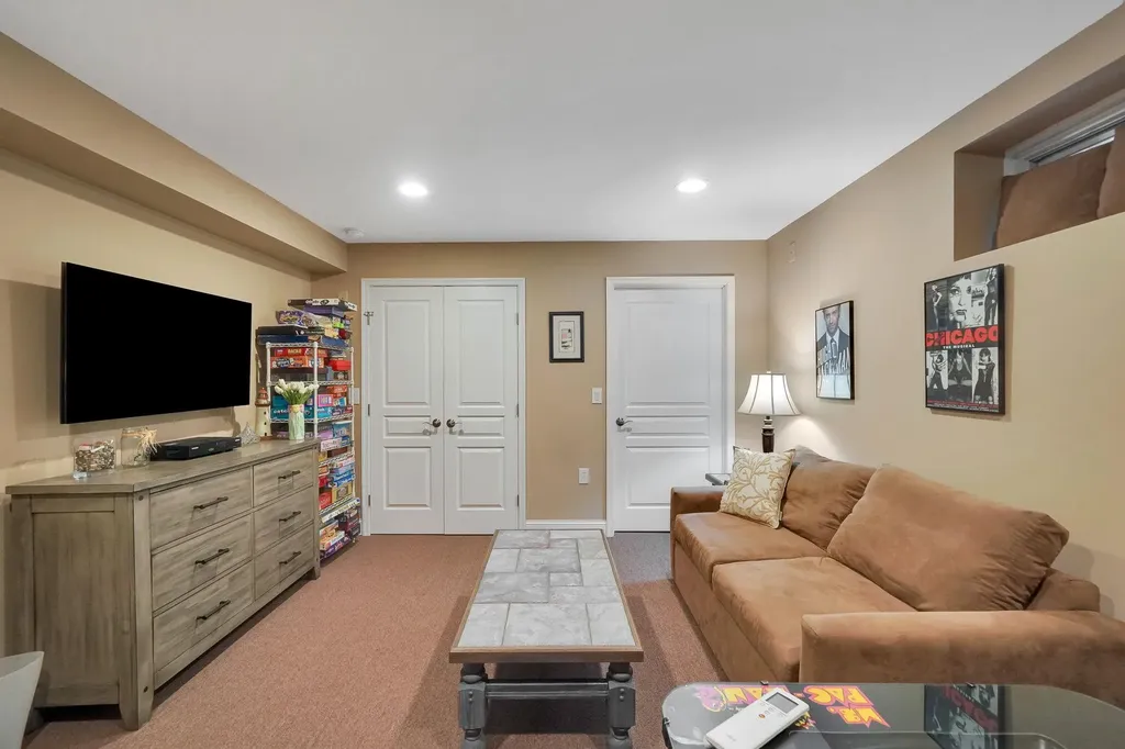 40 Independence Way Miller Place NY 11764