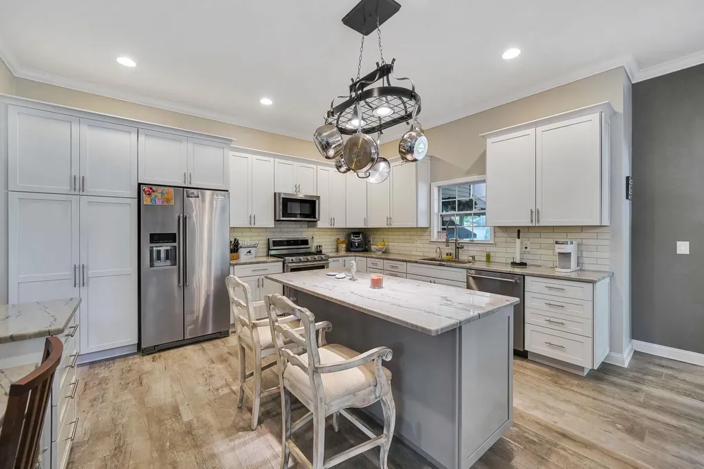 40 Independence Way Miller Place NY 11764
