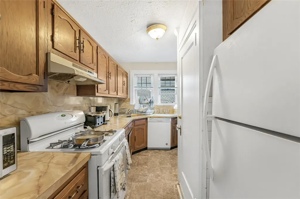 97 Greenvale Avenue Yonkers NY 10703