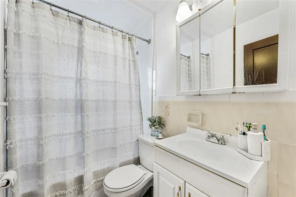 97 Greenvale Avenue Yonkers NY 10703