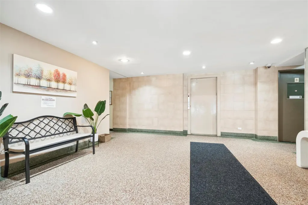 6495 Broadway Bronx NY 10471