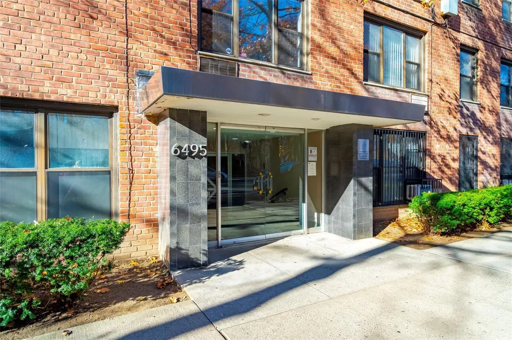 6495 Broadway Bronx NY 10471