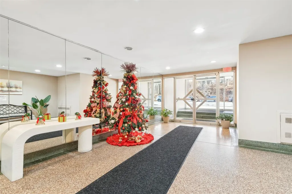 6495 Broadway Bronx NY 10471