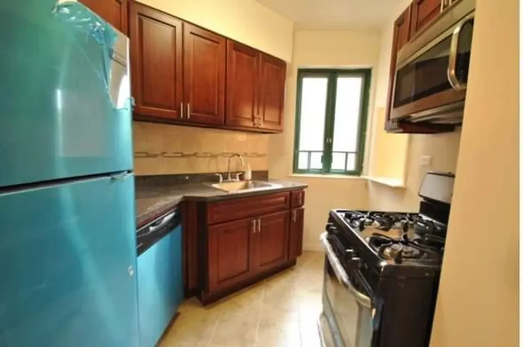 1938 E Tremont Avenue Bronx NY 10462