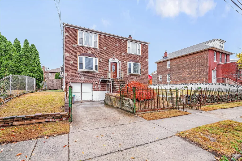 1634 Research Avenue Bronx NY 10465