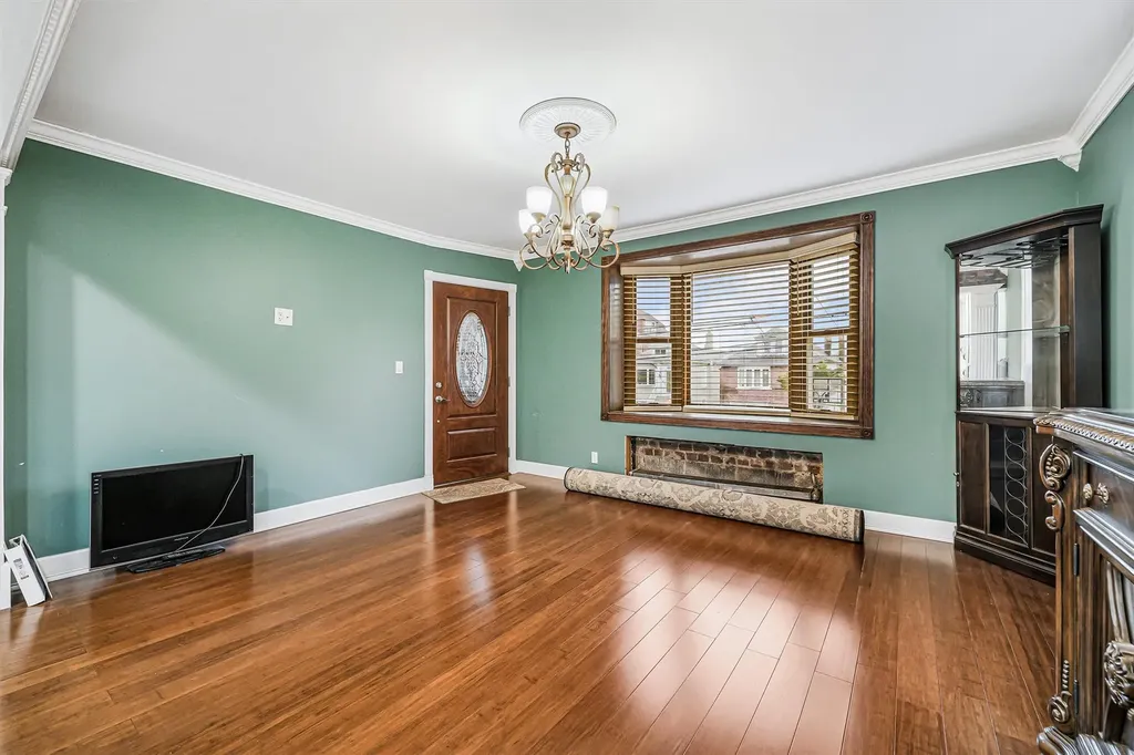 1634 Research Avenue Bronx NY 10465