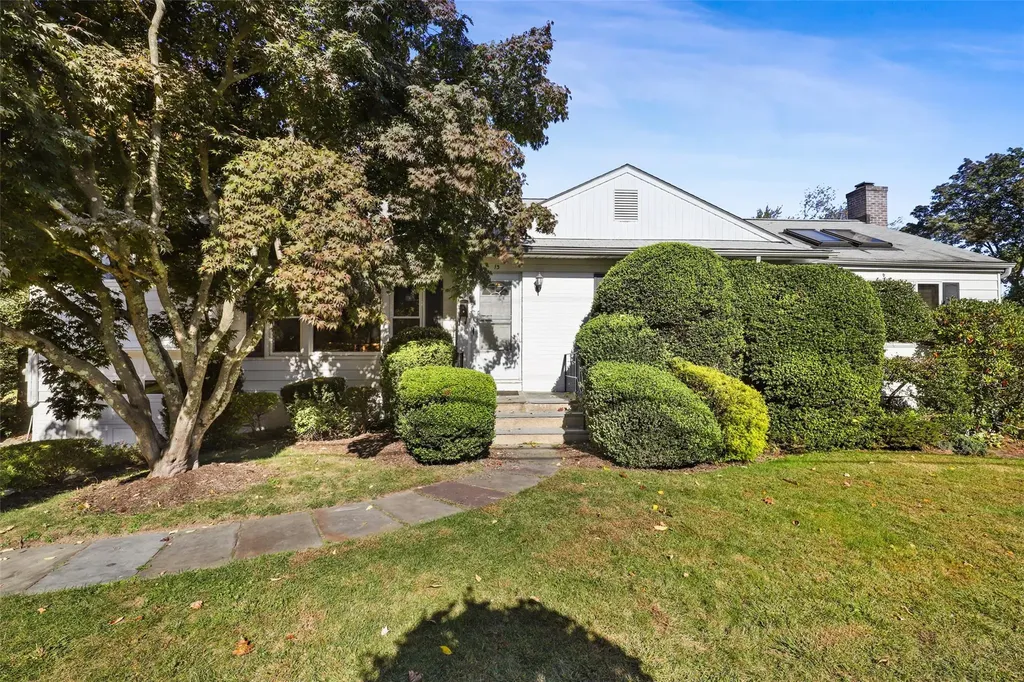 13 Baylor Circle White Plains NY 10605