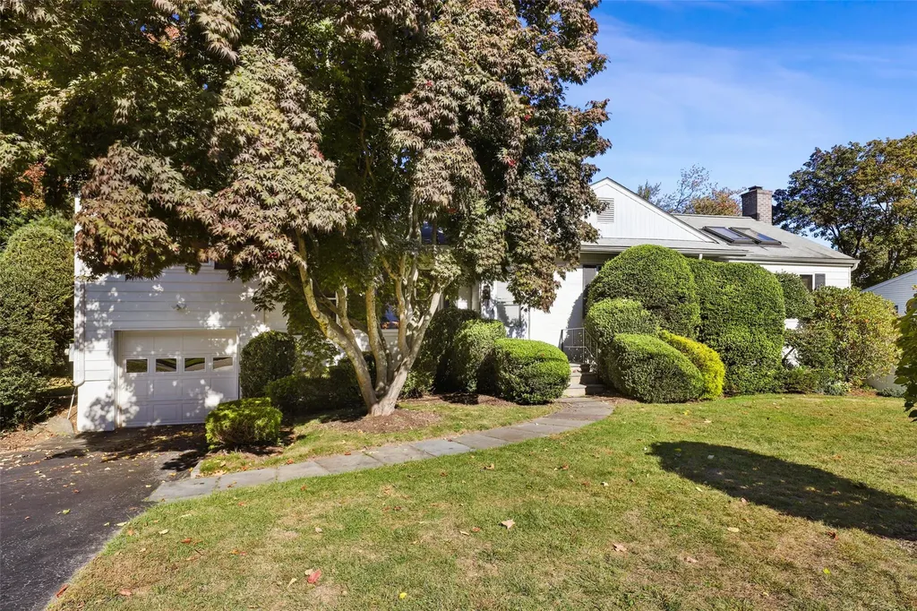 13 Baylor Circle White Plains NY 10605