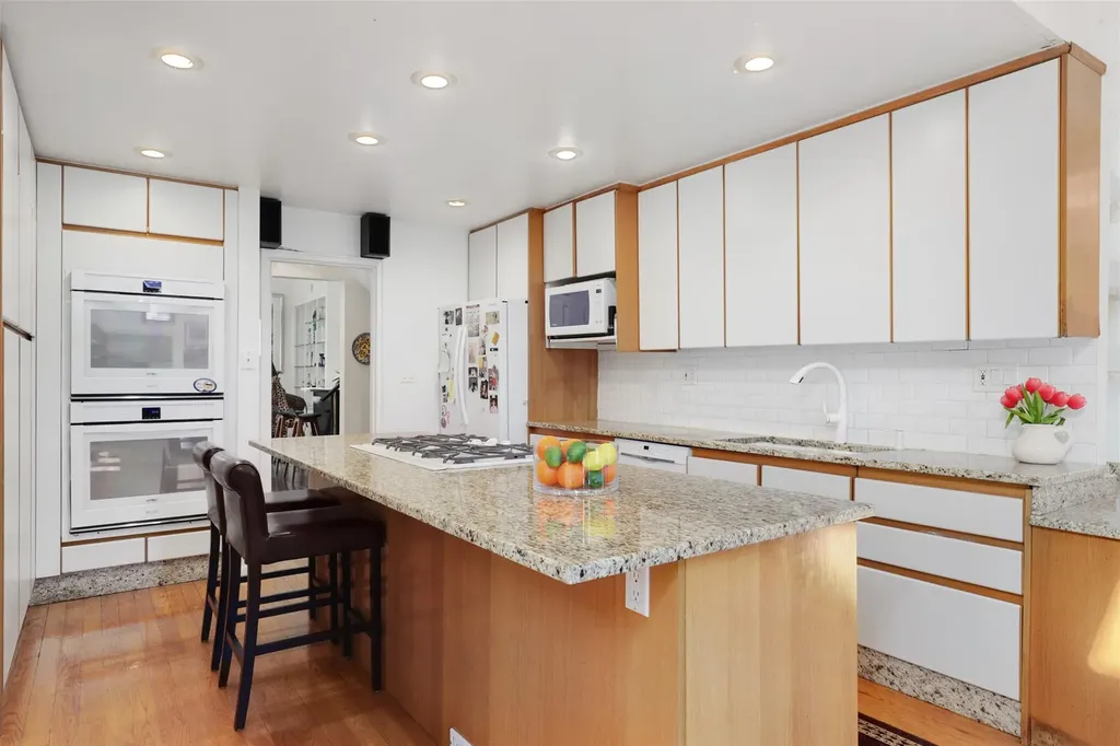 13 Baylor Circle White Plains NY 10605