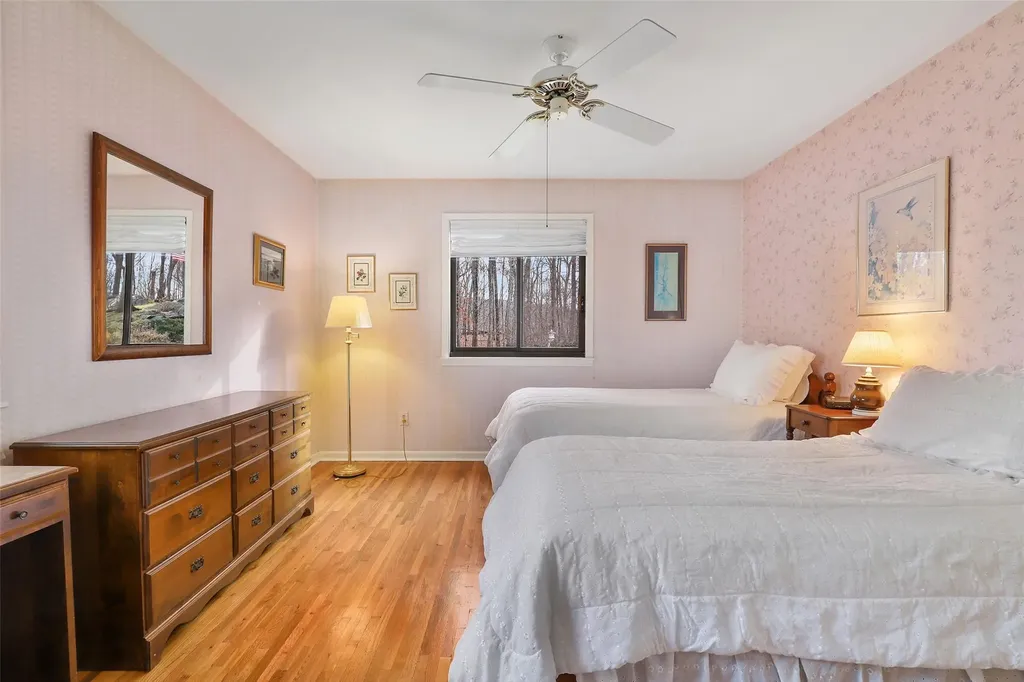 18 Redcoat Lane Waccabuc NY 10597