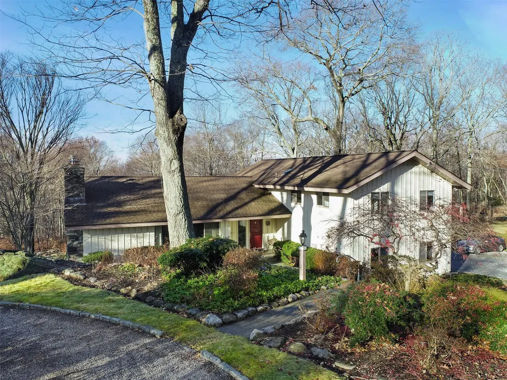 18 Redcoat Lane Waccabuc NY 10597
