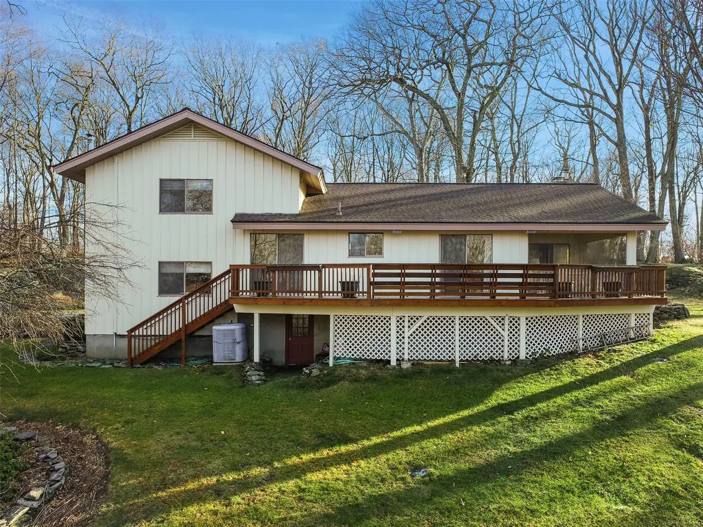 18 Redcoat Lane Waccabuc NY 10597