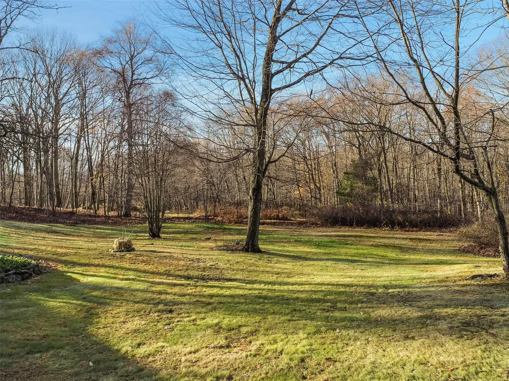 18 Redcoat Lane Waccabuc NY 10597