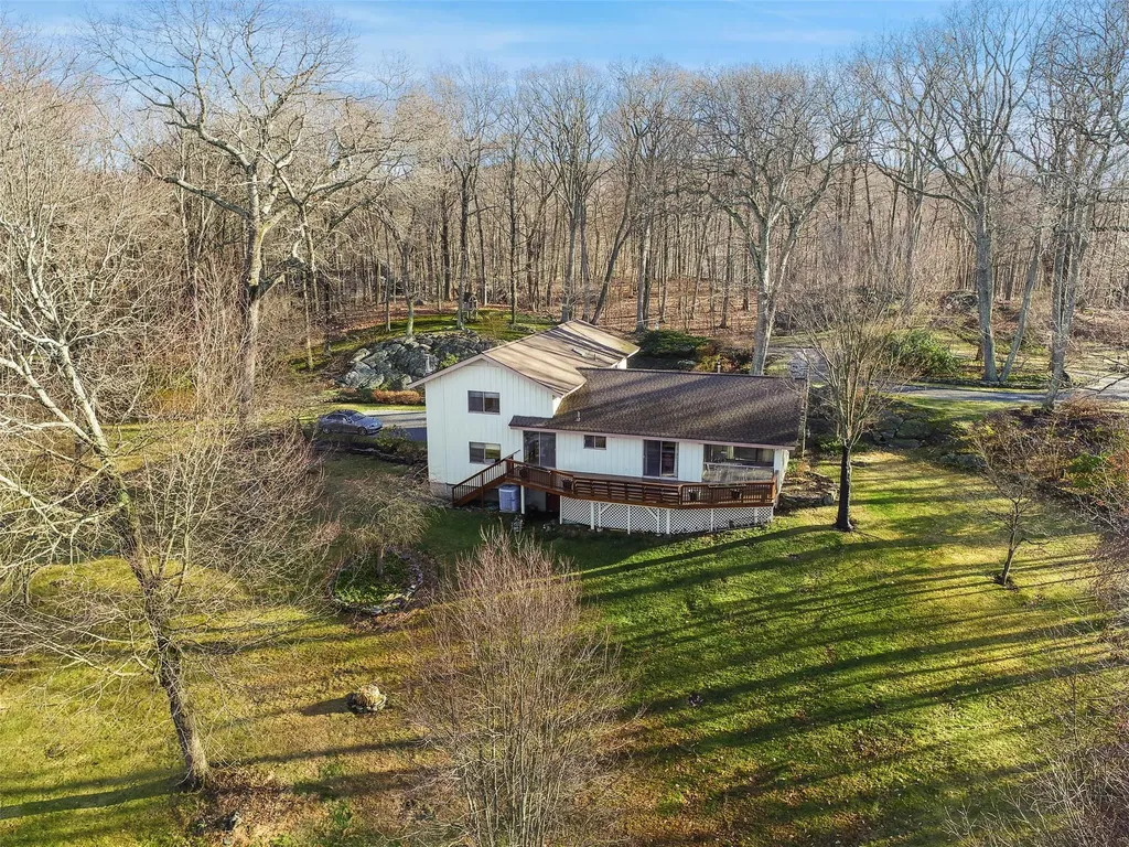 18 Redcoat Lane Waccabuc NY 10597