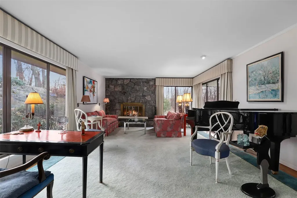 18 Redcoat Lane Waccabuc NY 10597