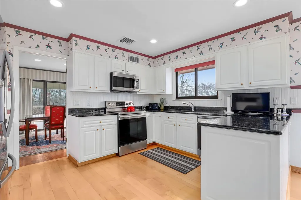 18 Redcoat Lane Waccabuc NY 10597