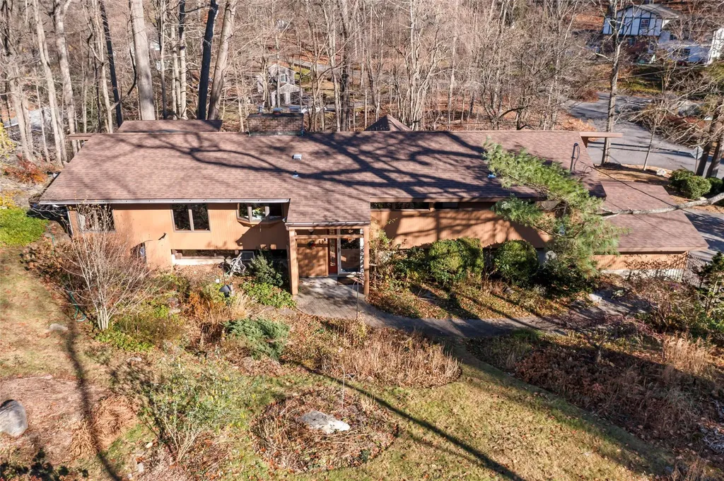7 Out Post Road Katonah NY 10536