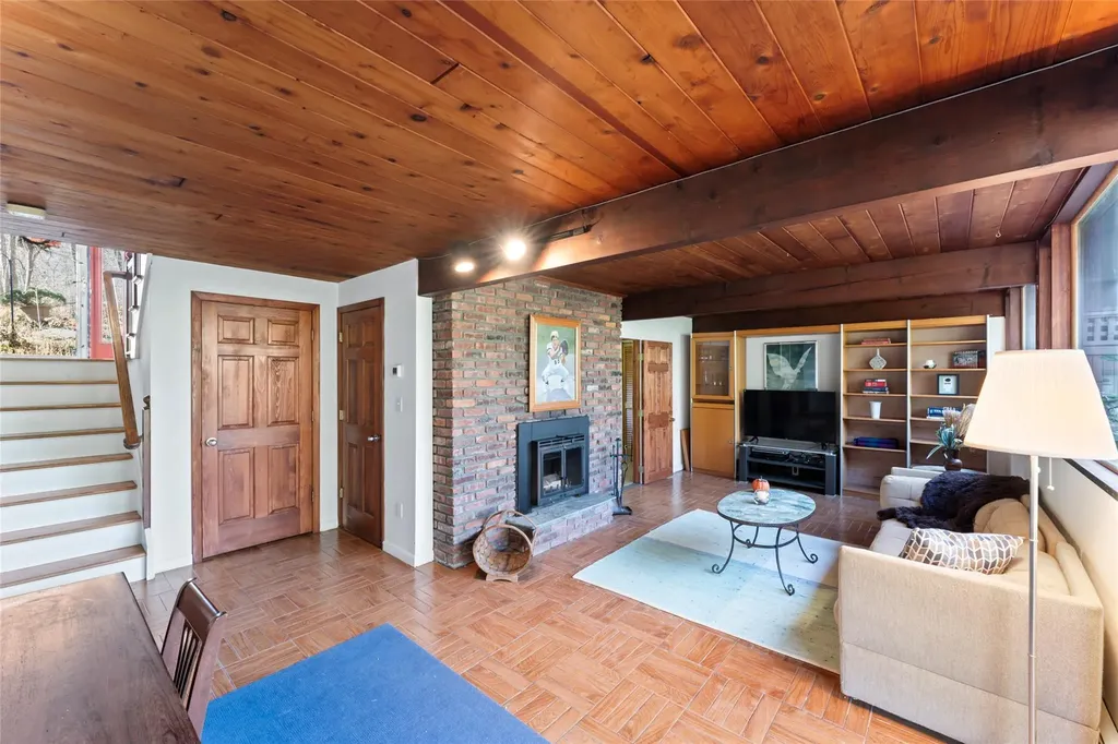 7 Out Post Road Katonah NY 10536