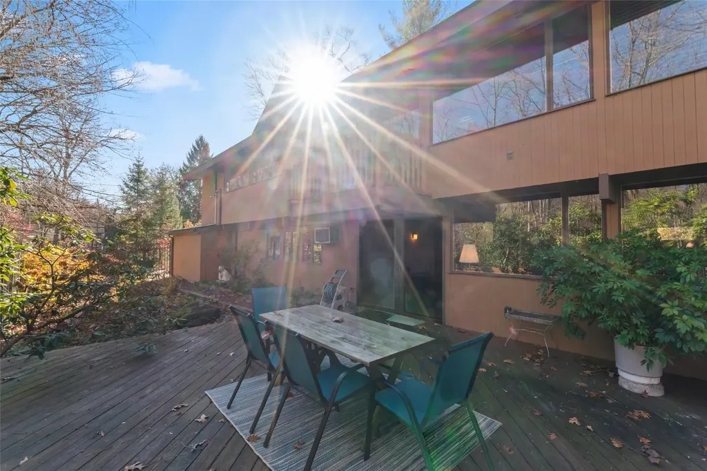 7 Out Post Road Katonah NY 10536