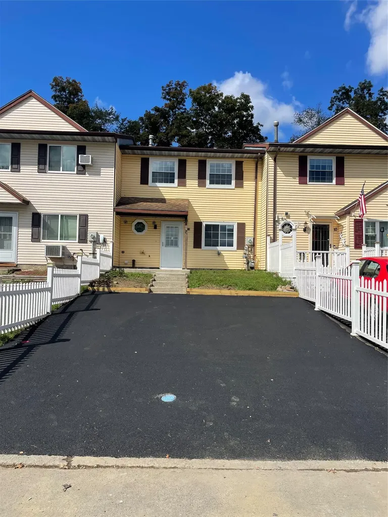 12 Cedar Court Middletown NY 10940