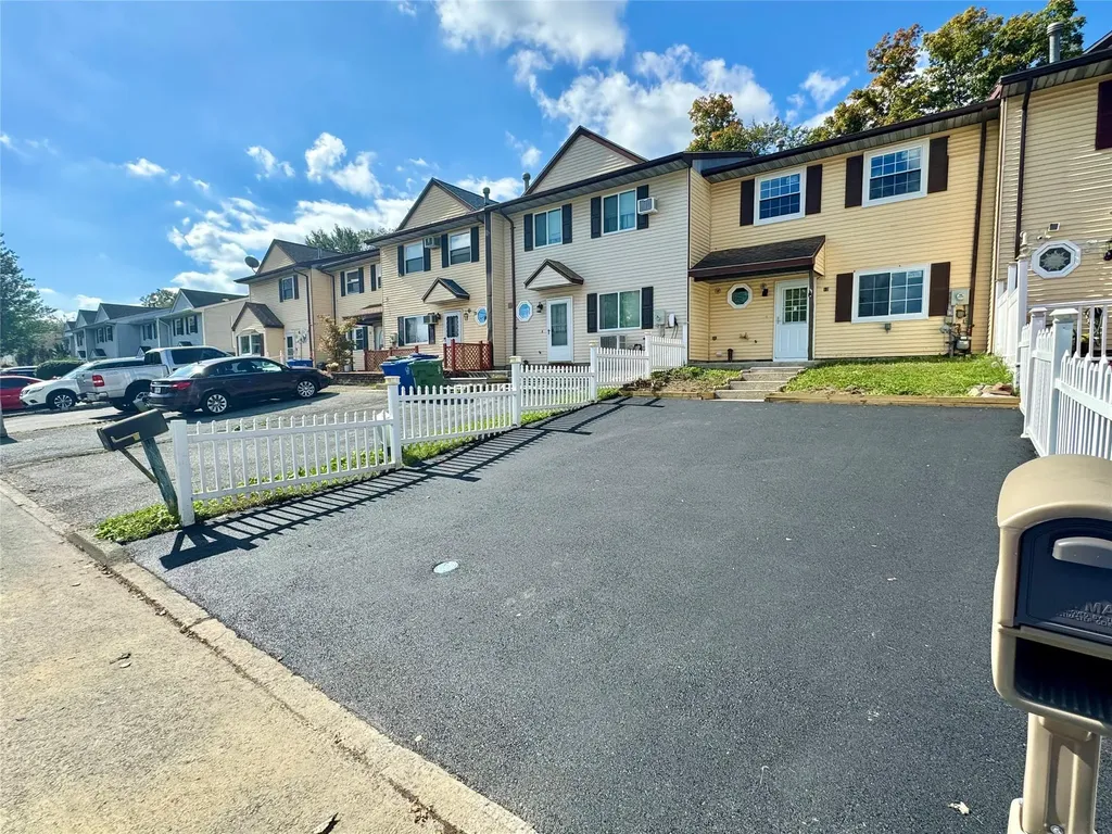 12 Cedar Court Middletown NY 10940