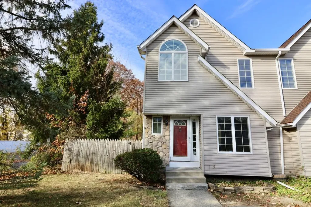 66 Roundtree Court Beacon NY 12508