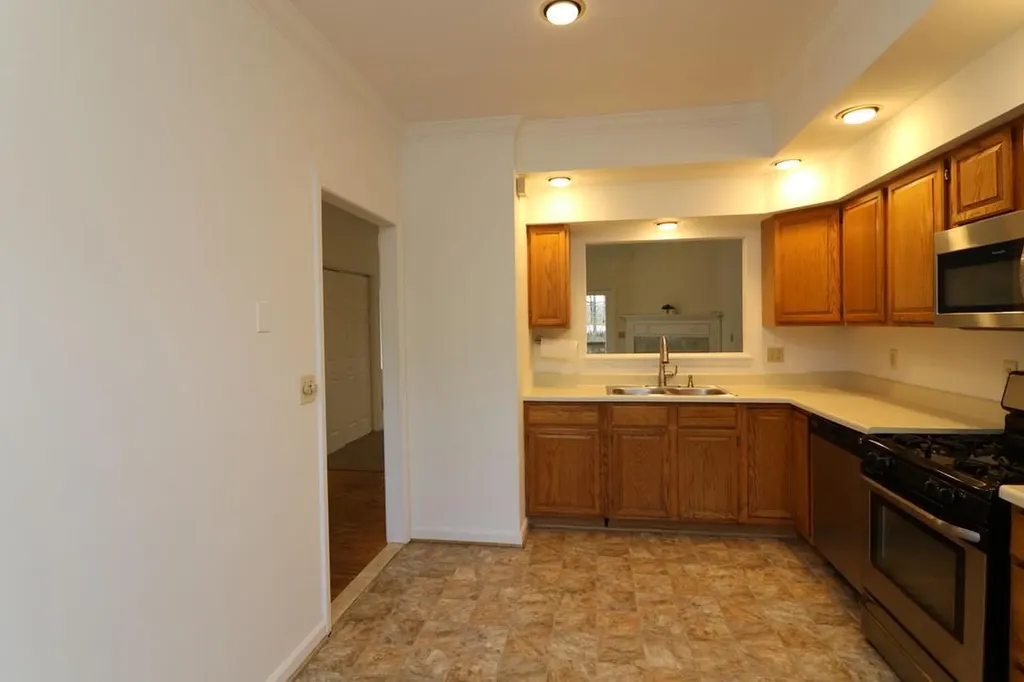 66 Roundtree Court Beacon NY 12508