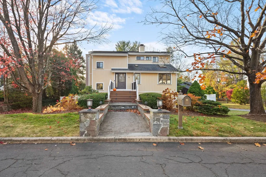 16 Skyview Lane New Rochelle NY 10804