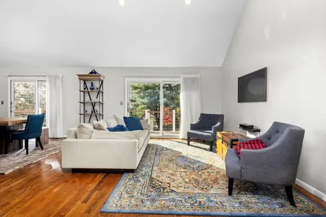 16 Skyview Lane New Rochelle NY 10804