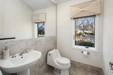 16 Skyview Lane New Rochelle NY 10804
