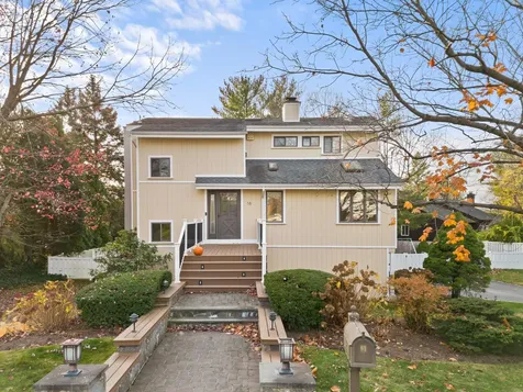 16 Skyview Lane New Rochelle NY 10804