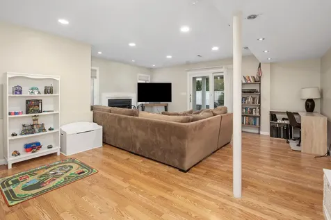 16 Skyview Lane New Rochelle NY 10804