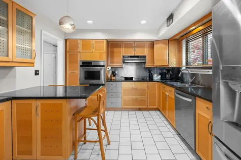 16 Skyview Lane New Rochelle NY 10804