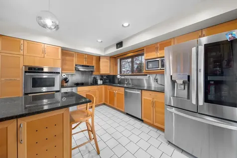 16 Skyview Lane New Rochelle NY 10804