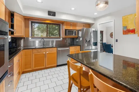 16 Skyview Lane New Rochelle NY 10804