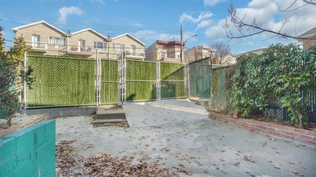 1812 Muliner Avenue Bronx NY 10462